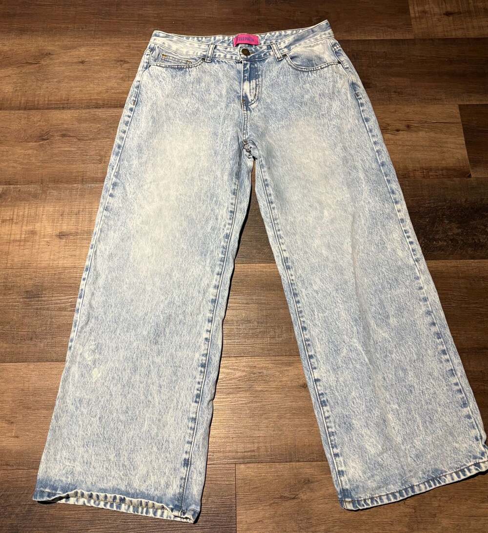 Telepatía Wide Leg Acid Wash Jeans with Pink Bow Embroidery